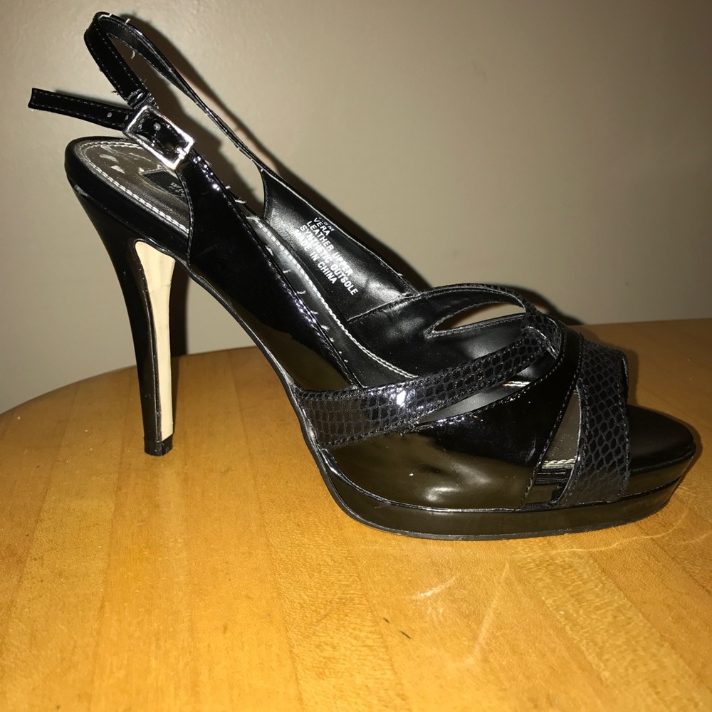 White House Black Market heel